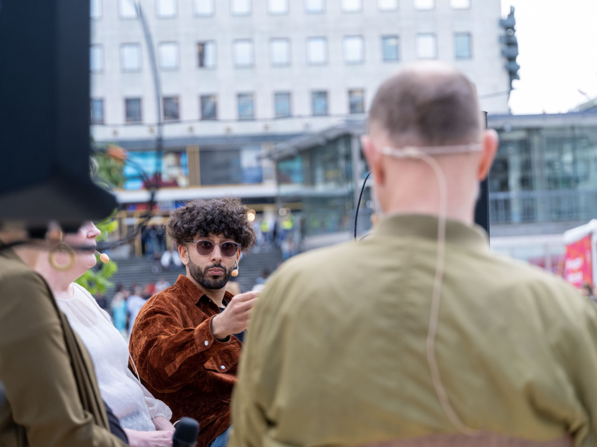 Robin talar på Sergels torg